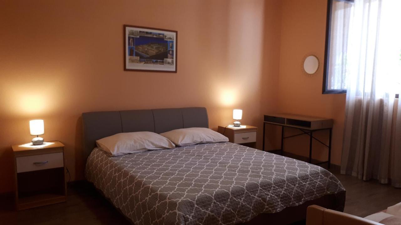 Apartments Frank ロヴィニ エクステリア 写真