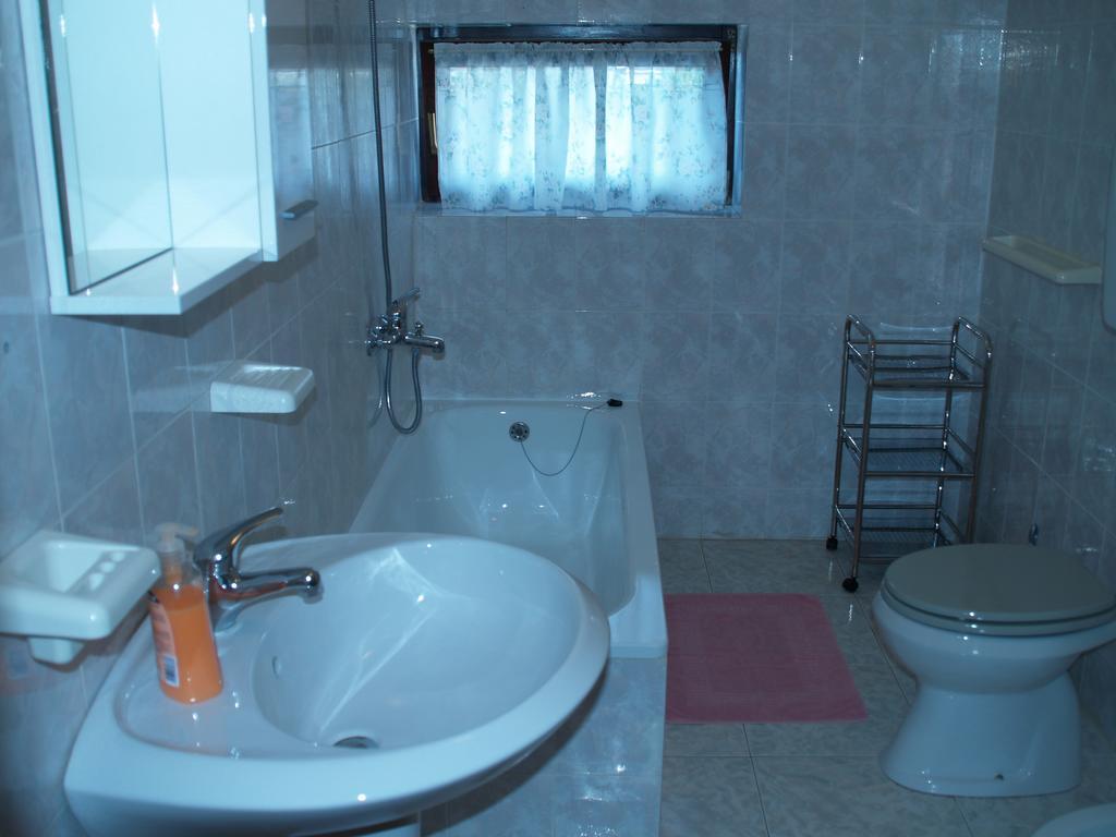 Apartments Frank ロヴィニ エクステリア 写真